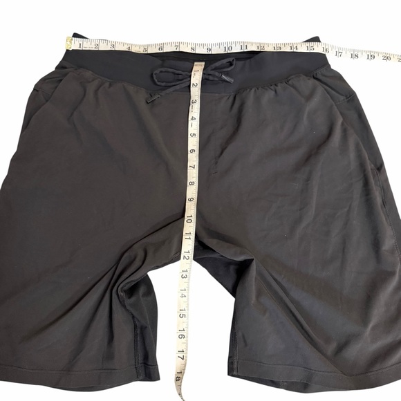 Lululemon T.H.E. Short *Linerless 9" Updated Size Large - Picture 5 of 10